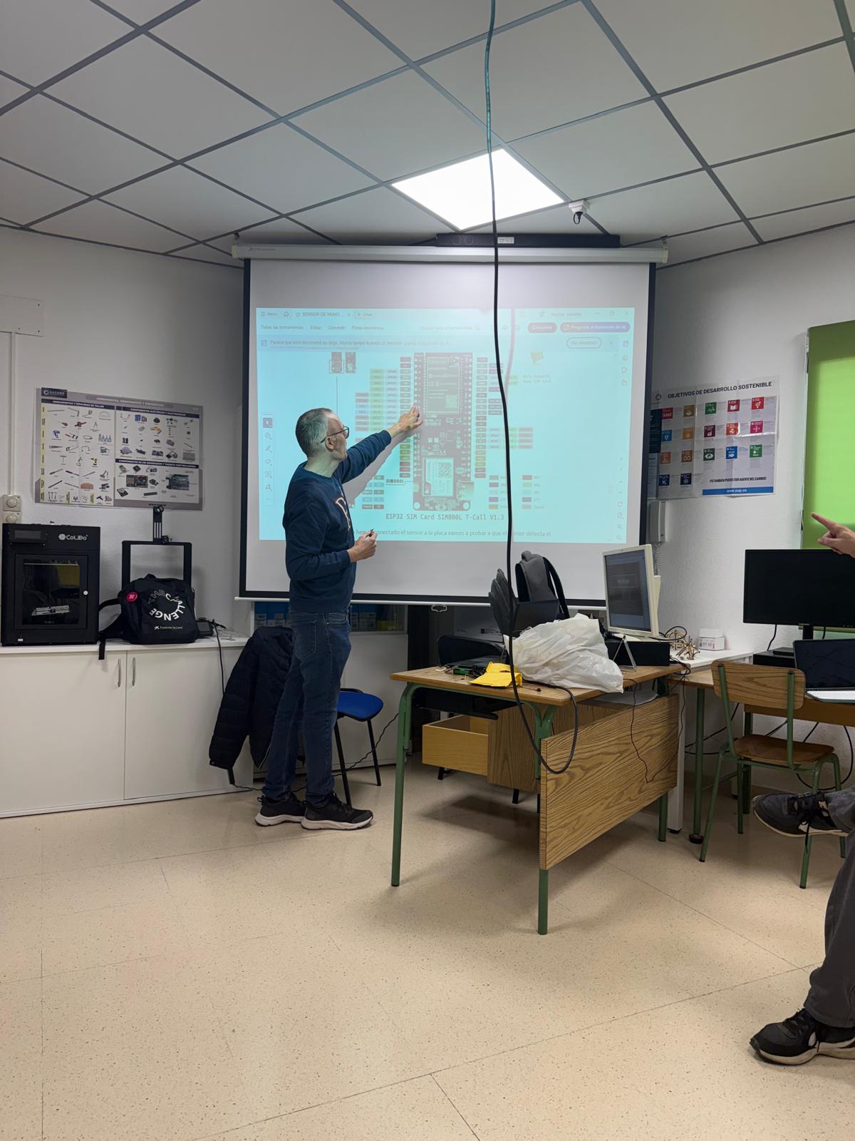 El colegio Carmelitas de La Unión 'inventa' soluciones para los problemas de su tierra