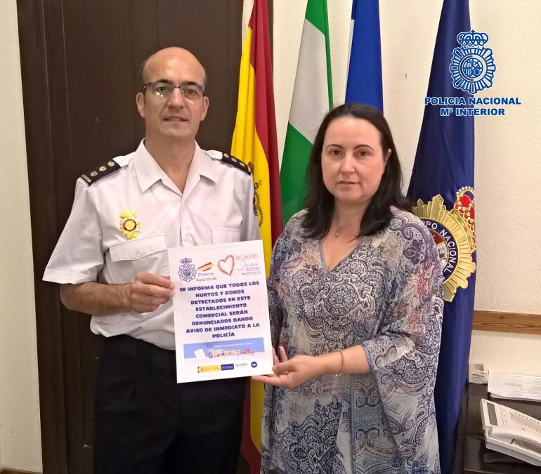 Policía y comerciantes presentan una iniciativa para tratar de doisminuir los robos en el centro de Jerez