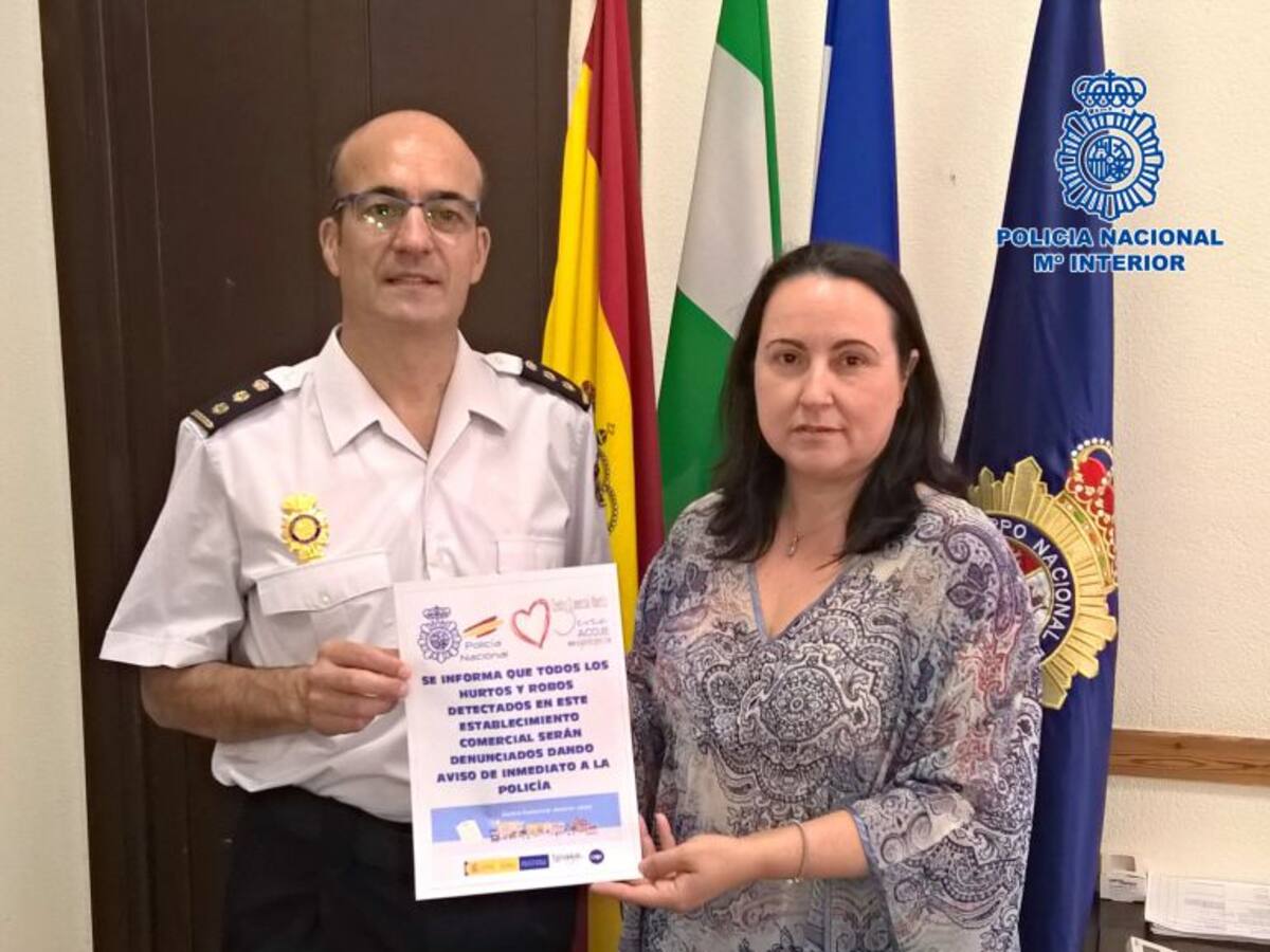 Carteles disuasorios para frenar los robos en comercios del centro de Jerez