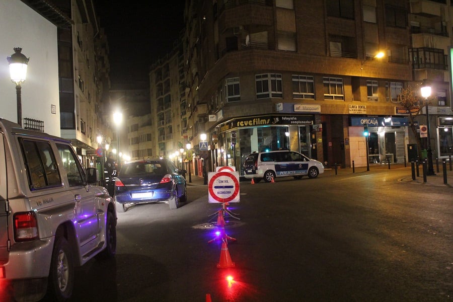 Imagen de un control de la Policía Local en pleno centro de Albacete