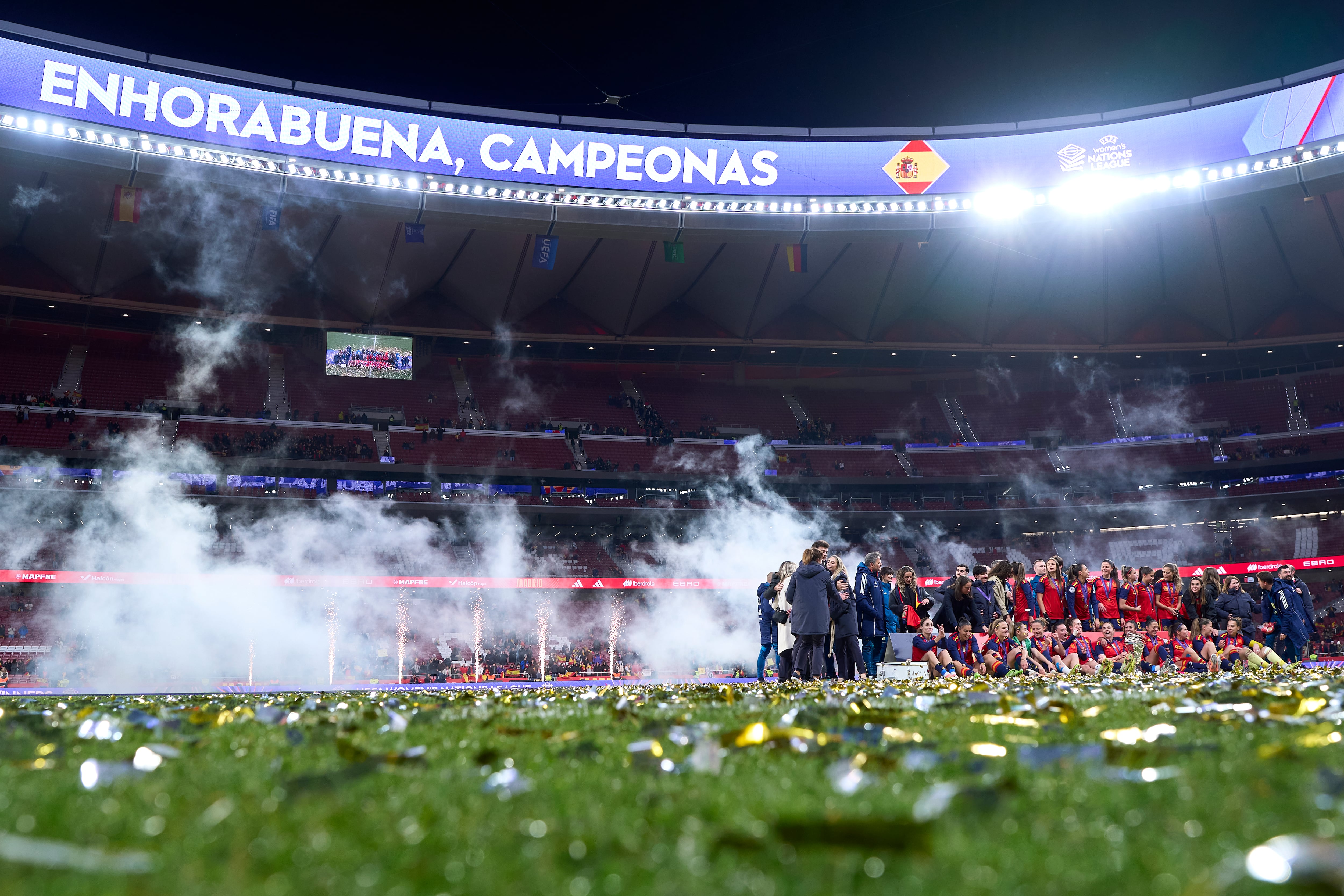 MADRID, SPAIN - DECEMBER 02: Players and staff of Spain celebrate after being presented with the UEFA Women&#039;s Nations League trophy following victory in the UEFA Women&#039;s Nations League 2025 final second leg match between Spain and Germany at Estadio Metropolitano on December 02, 2025 in Madrid, Spain. (Photo by Diego Souto/Getty Images)