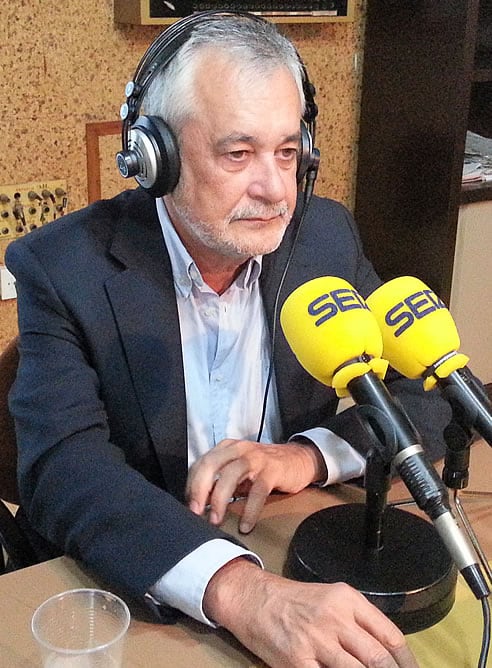 José Antonio Griñán en los estudios de la Cadena SER en Lugo