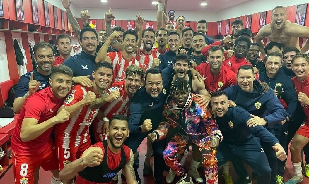 La foto de la celebración en el vestuario del Almería.