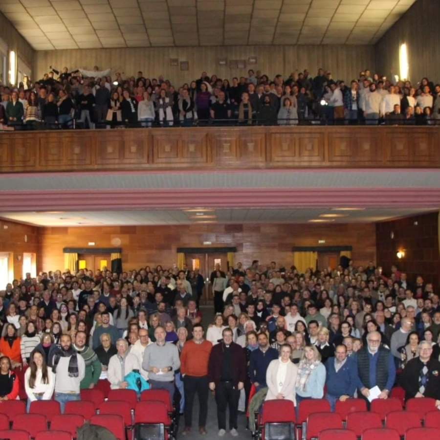 Aspecto de la asistencia al teatro salesiano