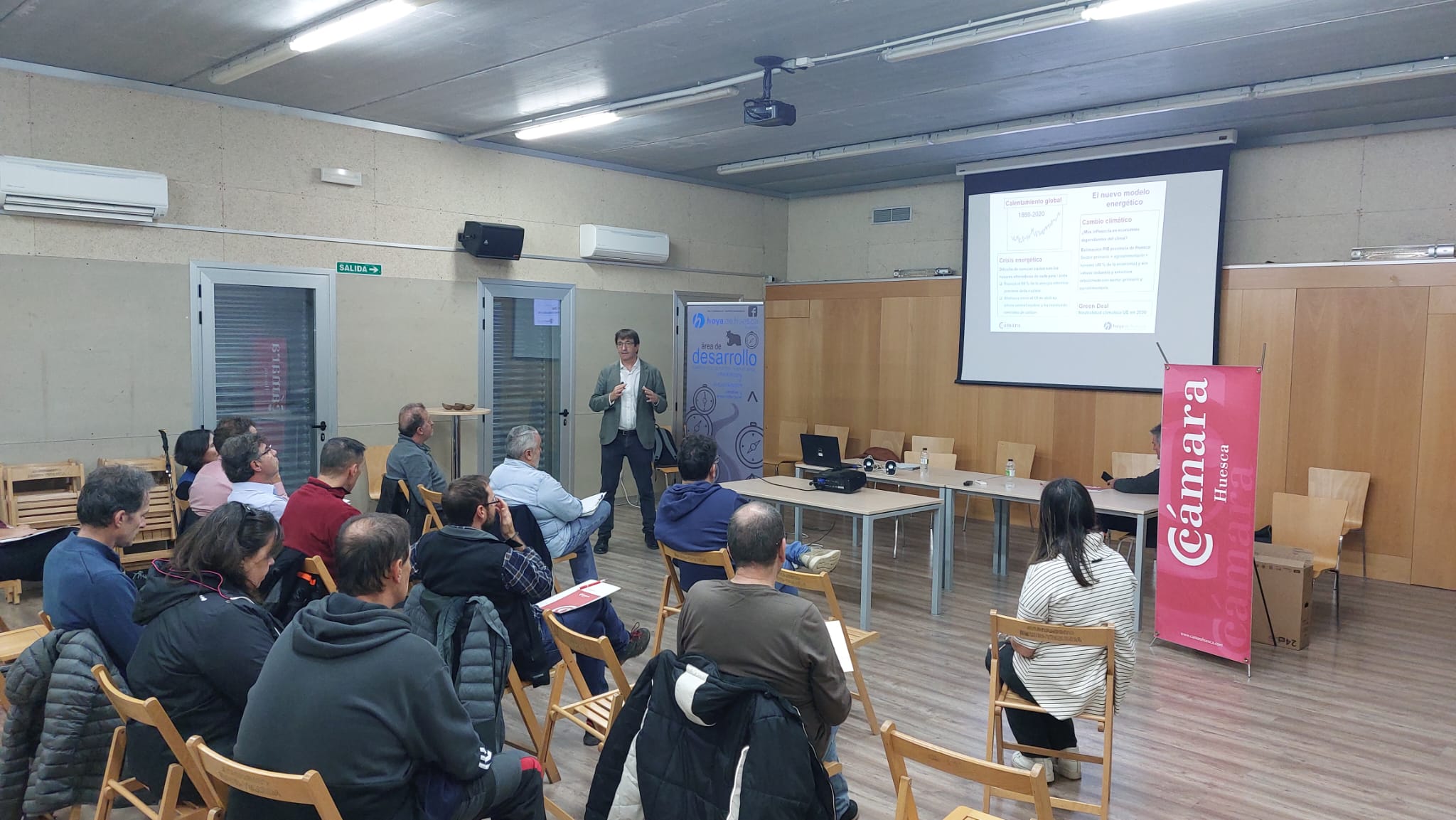 Jorge Gómez en una de las charlas sobre comunidades energéticas