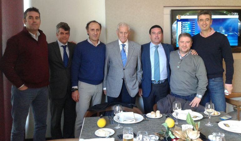 De izquierda a derecha, Florencio Ordóñez, Ignacio Ansó, director del Hotel NH Collection; Santi Ortega, Hugo Galera, Juan Espina, Fran Ronquillo y Manolo Aguilar