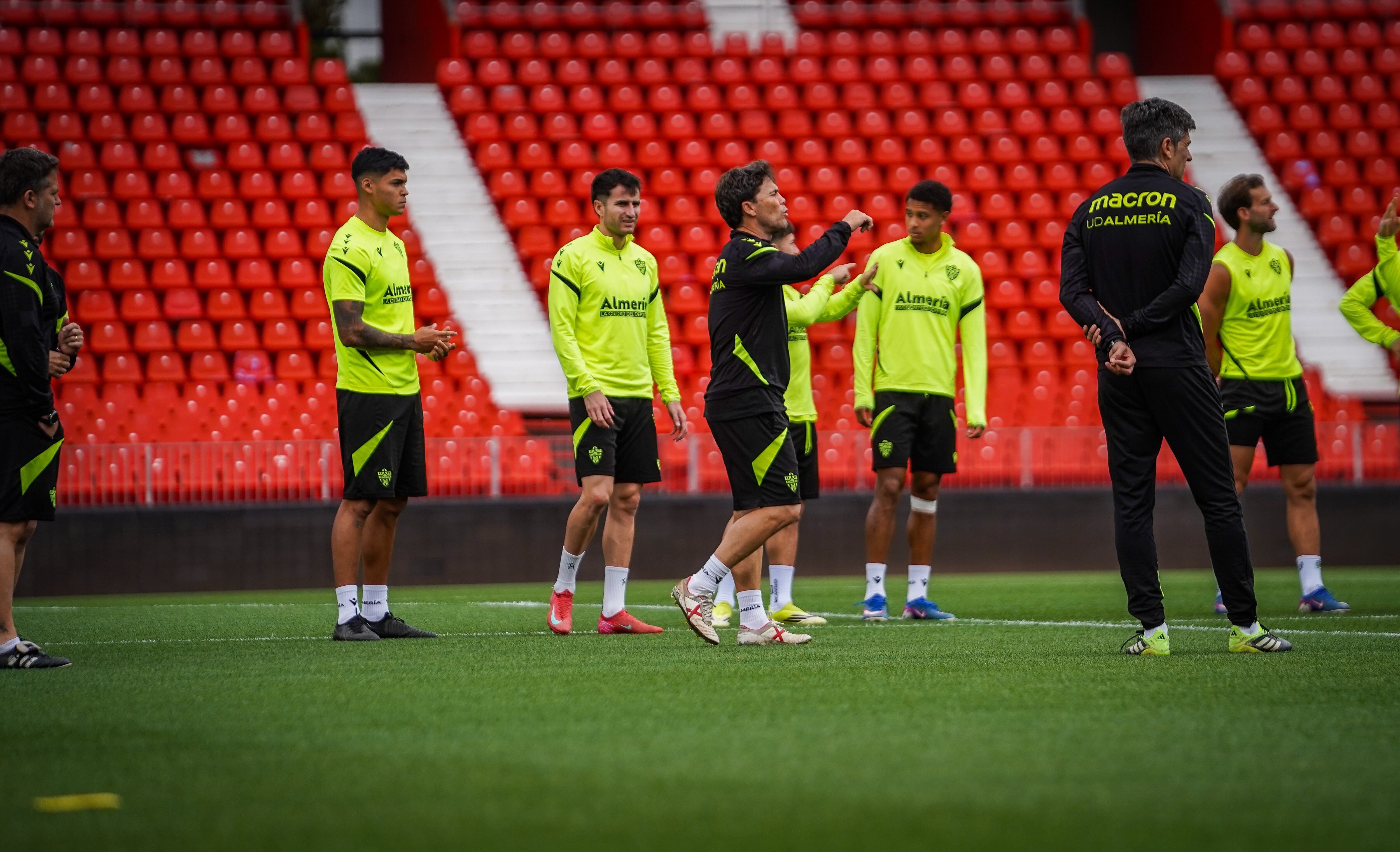 “Estoy totalmente centrado en nuestra plantilla. No voy a hablar de otros futbolistas como Álex Sola”.