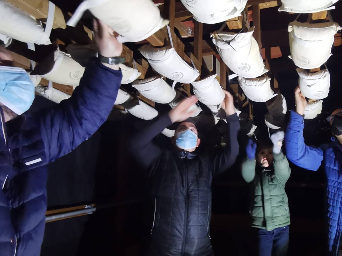 Cargar un paso a hombros en tiempos de la COVID