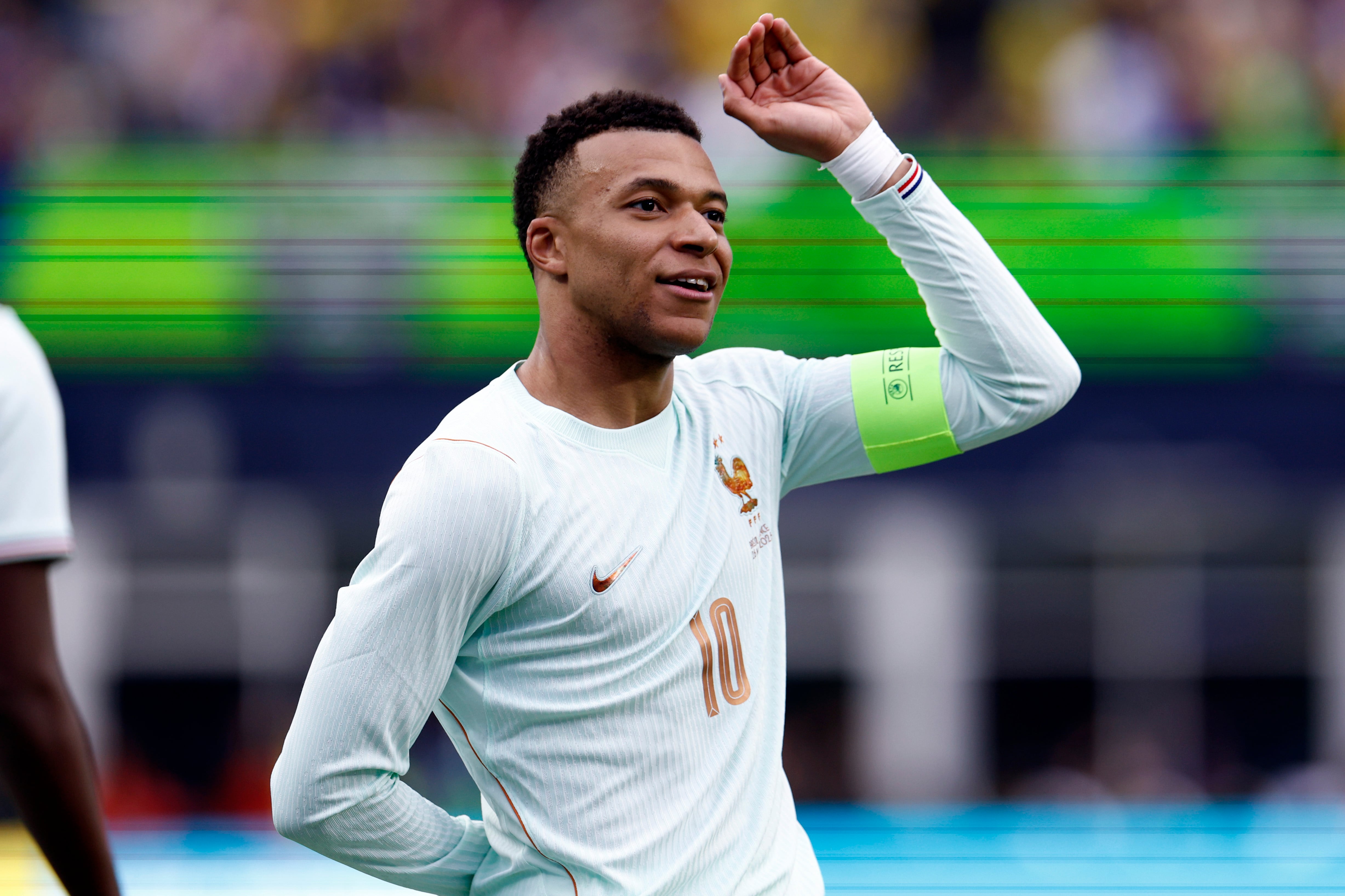 Mbappé celebrando su gol en un amistoso frente a Brasil