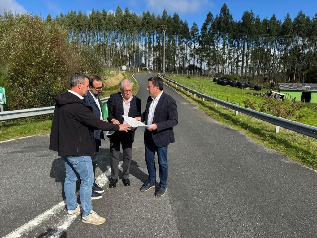 Formoso, en su visita al vial (foto: Deputación)