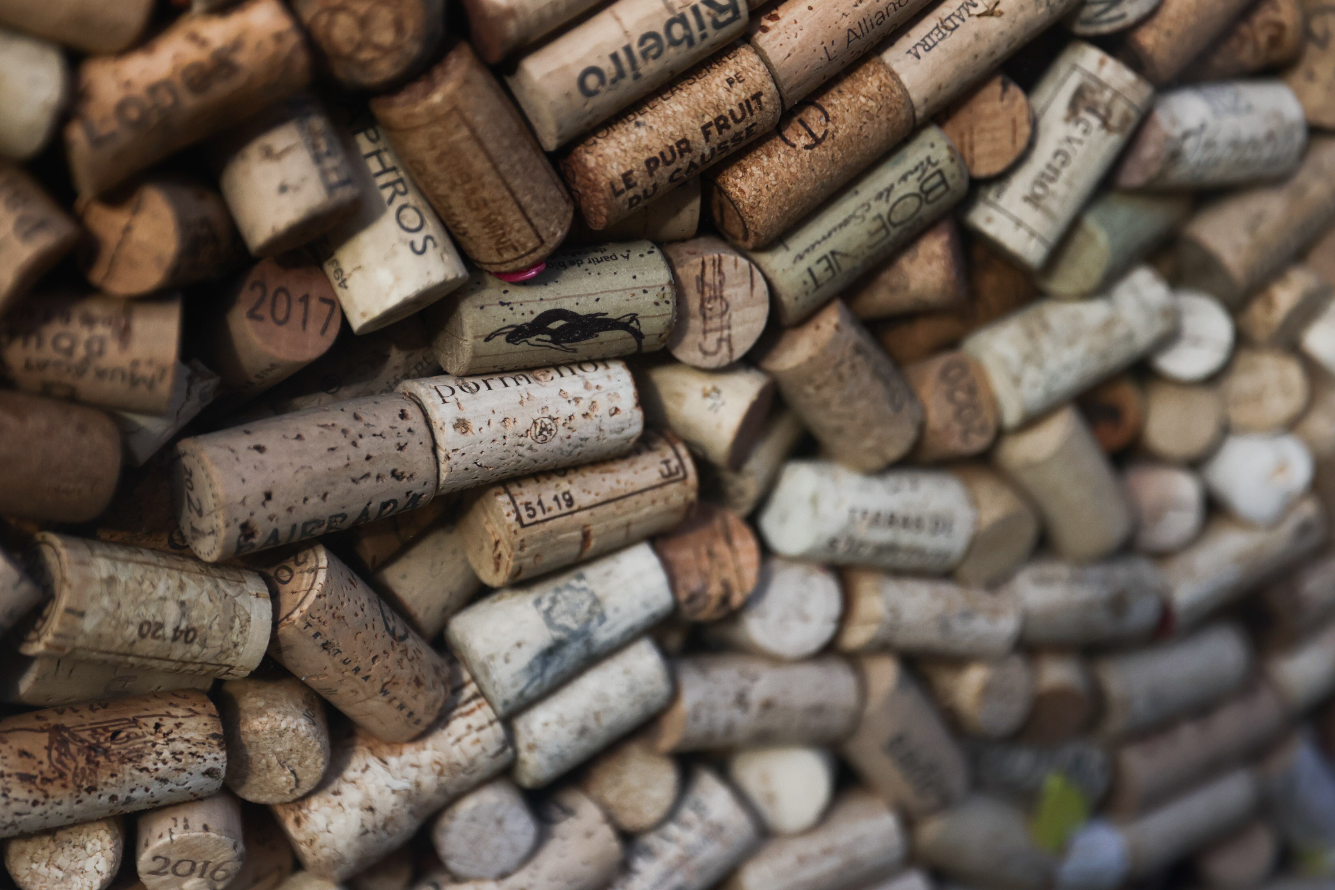 Corchos de botellas de vino.
