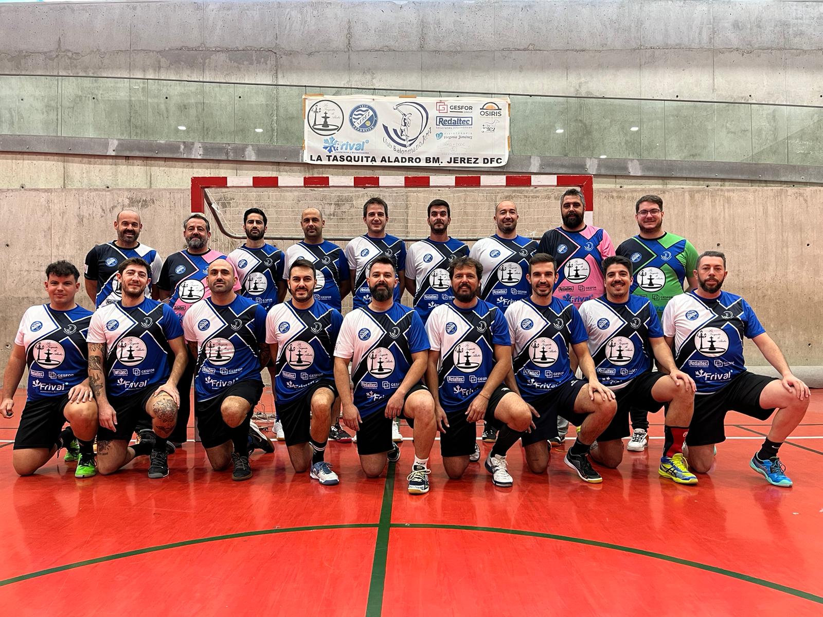 Jugadores de la Tasquita Aladro antes de comenzar el partido