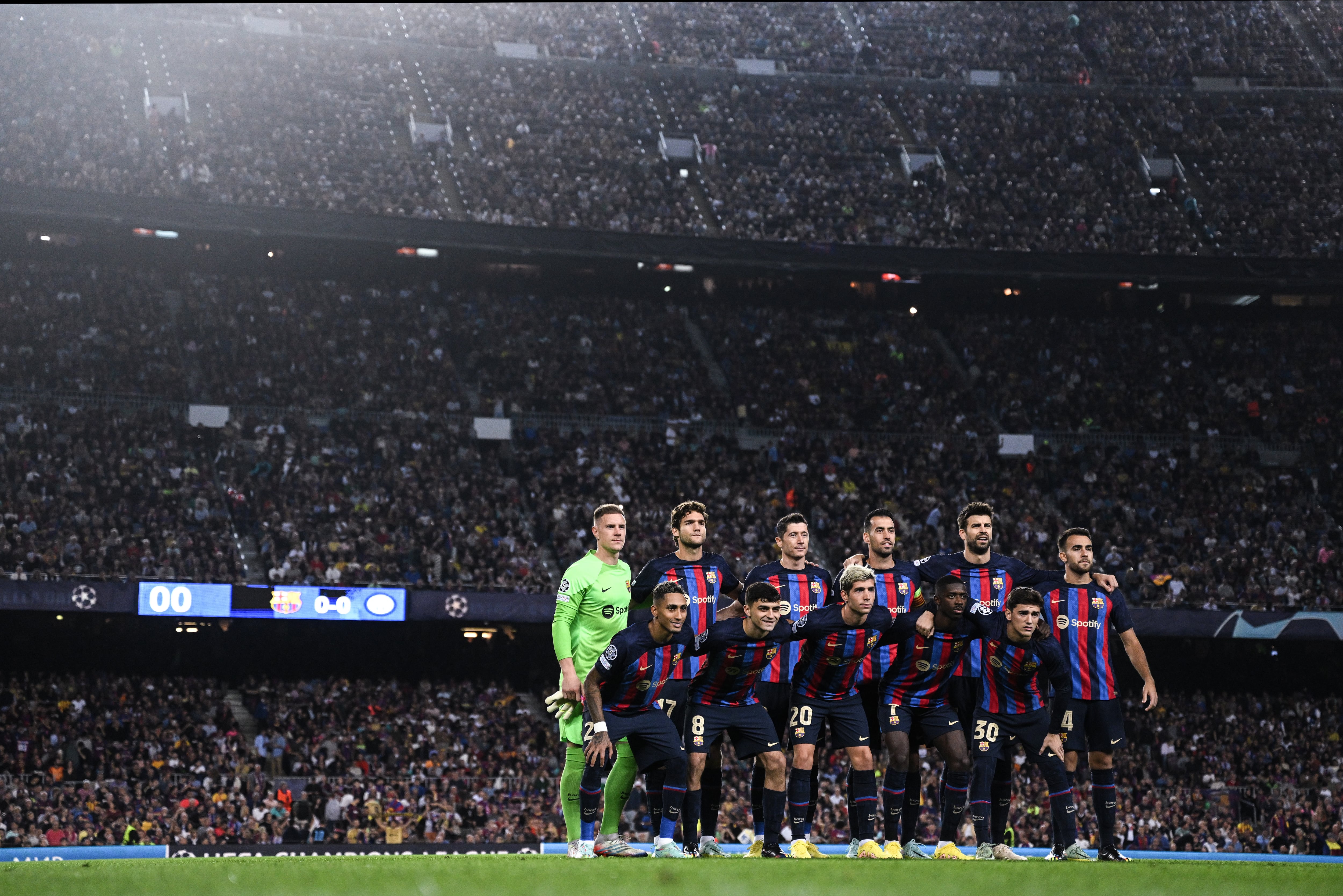 El Barça posa en el Camp Nou en la previa al duelo ante el Inter durante la temporada 2022/2023. (Photo by David Ramos/Getty Images)