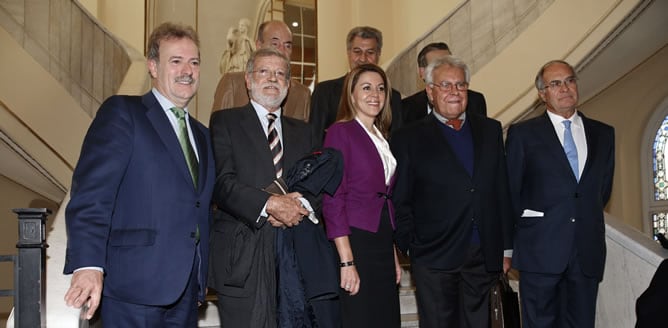 El presidente de la Academia de Televisión, Manuel Campo Vidal (i), el expresidente de la Junta de Extremadura, Juan Carlos Rodríguez Ibarra, la secretaria general del PP, María Dolores de Cospedal, el expresidente del Gobierno Felipe González (2d), el pr