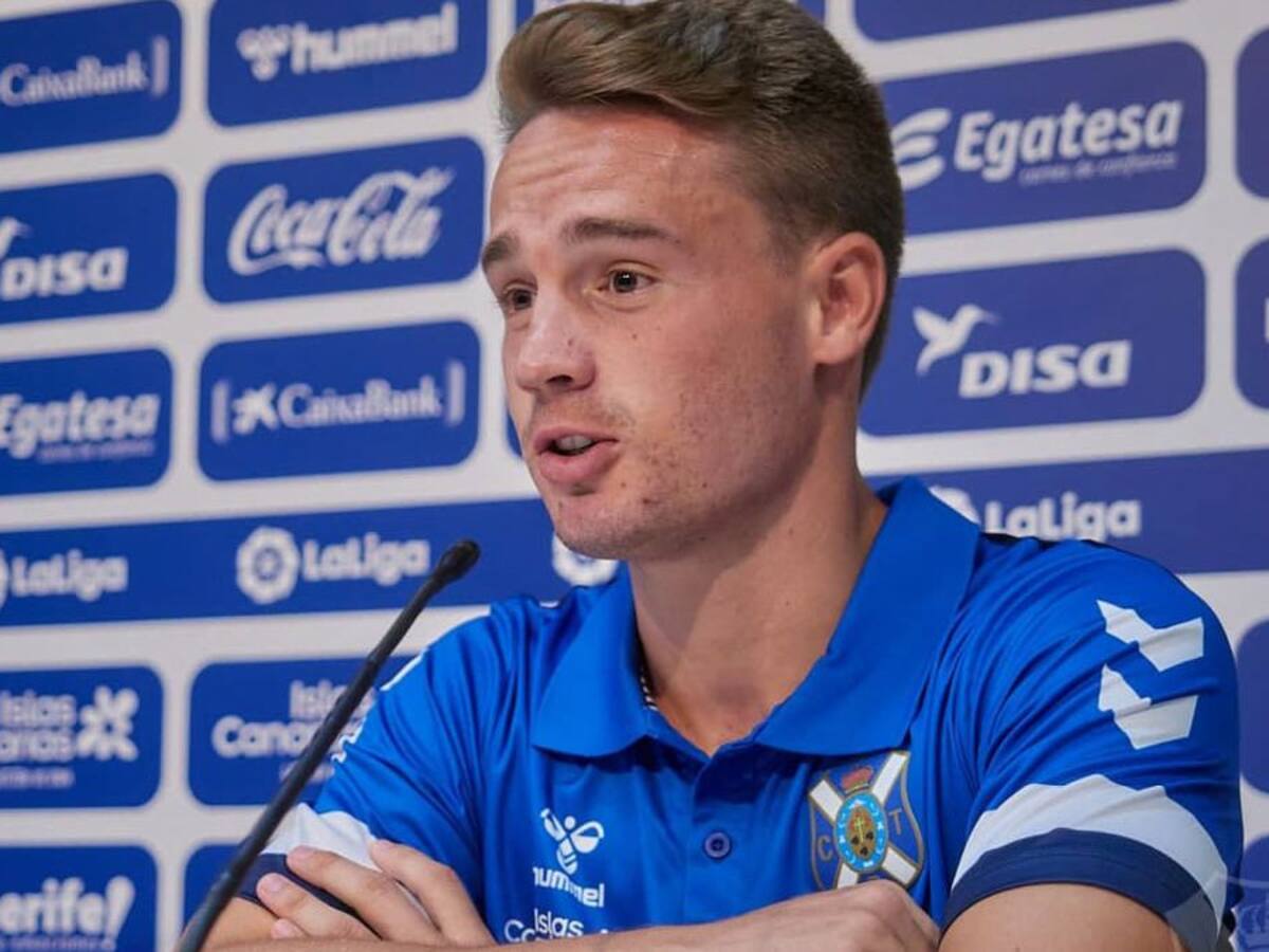 Pablo Larrea, blanquiazul hasta el 2024