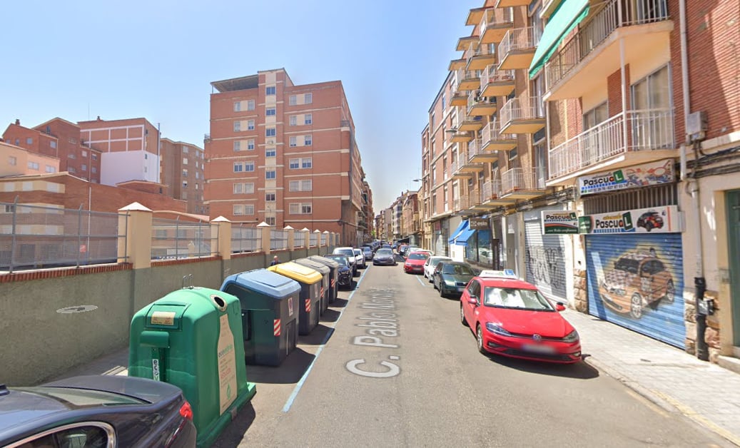 Tramo de la C/ Pablo Morillo afectado por el desprendimiento de un voladizo