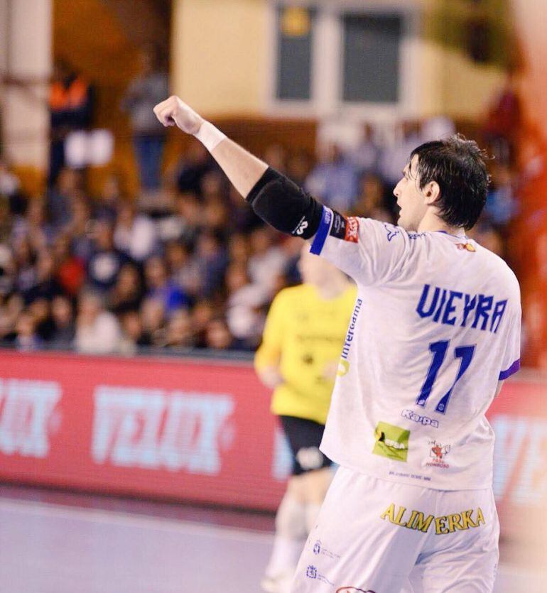 Vieyra seguirá vistiendo la camiseta del Ademar dos temporadas más