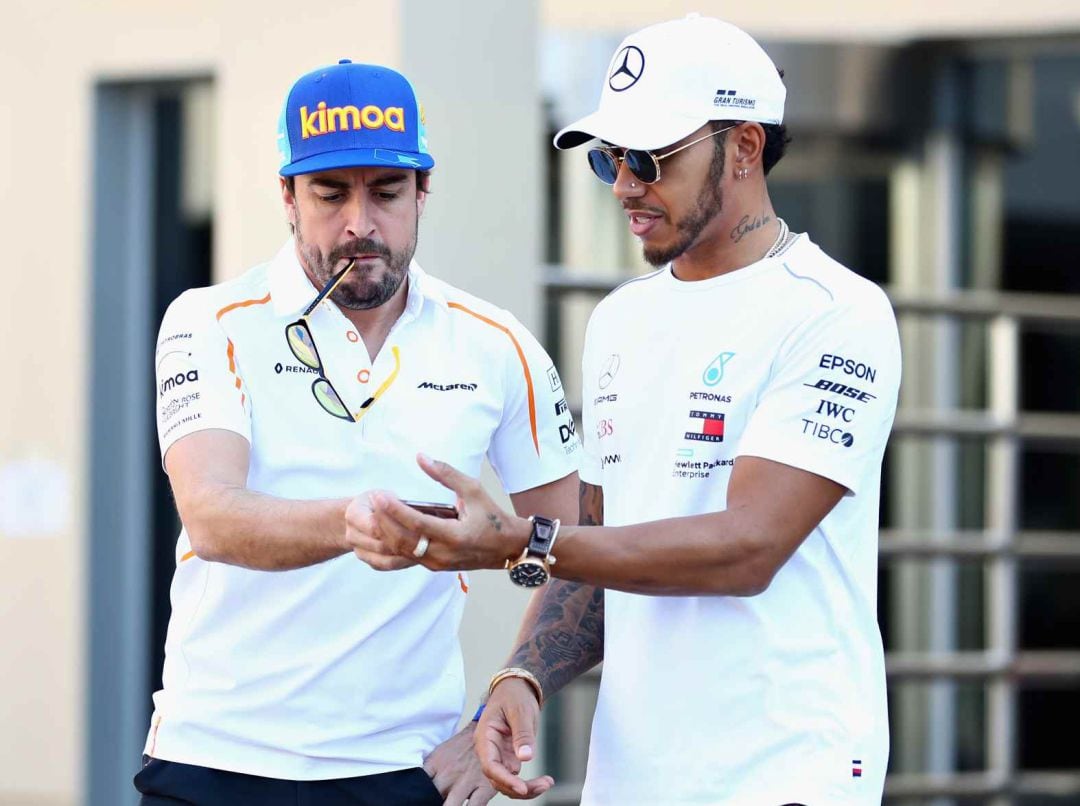 Fernando Alonso y Lewis Hamilton, en una imagen de noviembre de 2018.