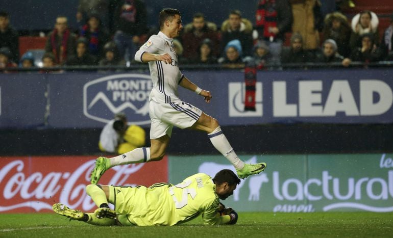 Cristiano Ronaldo, ante Sirigu