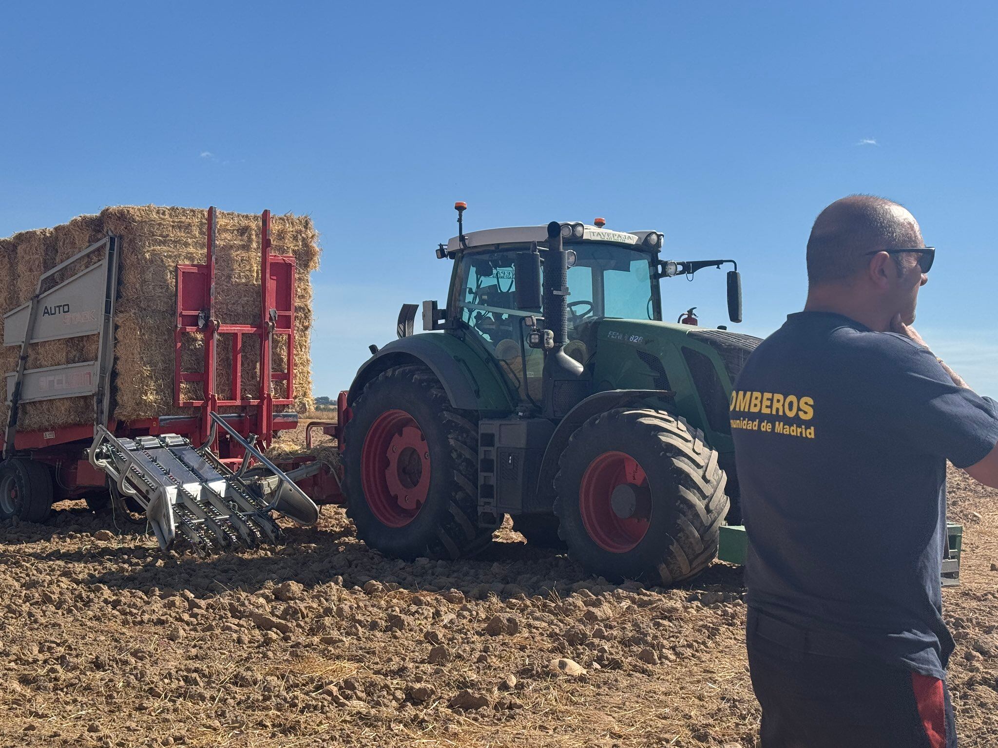 El hombre quedó atrapado en el elevador hidráulico de su tractor y presentaba diversos traumatismos