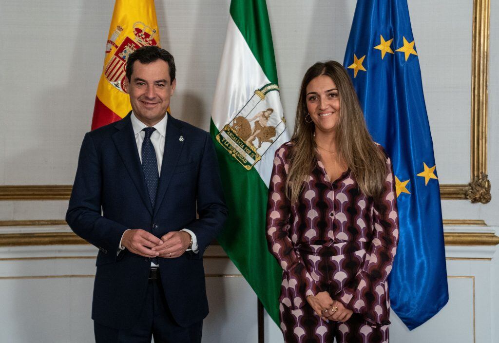 Arana junto a Juanma Moreno