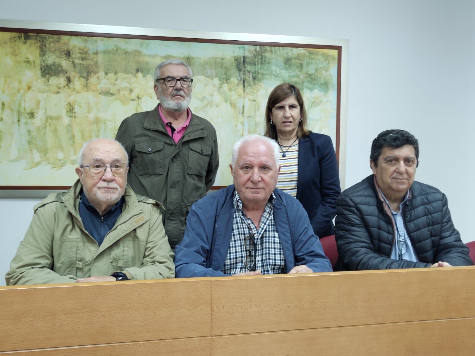 Componentes de CC.OO. en la sede de Ronda