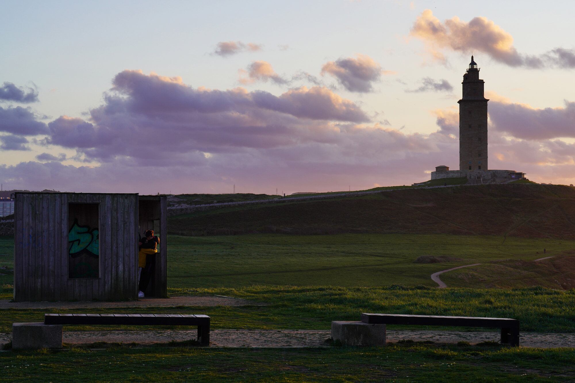 Torre de Hércules de A Coruña al atardecer, a 8 de abril de 2022, en A Coruña, Galicia (España). A Coruña es una ciudad para pasear y disfrutar, con playas en pleno centro y, presidido por la Torre de Hércules, un largo Paseo Marítimo que la rodea casi por completo. En las costas de A Coruña, ciudad abierta al Atlántico, recalaron celtas, fenicios y romanos. Desde entonces ha sido atacada por piratas normandos o la Armada Invencible y fue la única ciudad que opuso resistencia a la invasión francesa. Dos siglos y tras un desarrollo económico, urbanístico y cultural, A Coruña es una de las ciudades más cosmopolitas de España.
CIUDAD DE A CORUÑA -TORRE DE HÉRCULES;GALICIA
Álvaro Ballesteros / Europa Press
05/04/2022