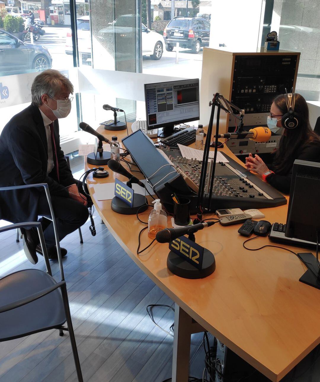 L'ambaixador francès a Andorra, Jean-Claude Tribolet, als estudis de la SER durant l'entrevista al programa Soroll.