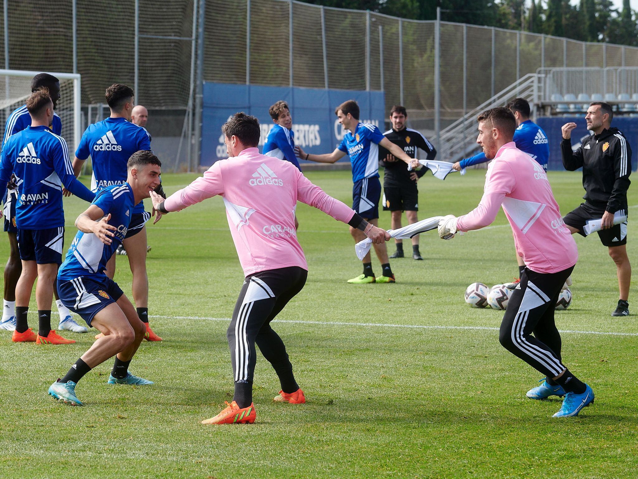 Los jugadores del Real Zaragoza, durante un entrenamiento en la Ciudad Deportiva
