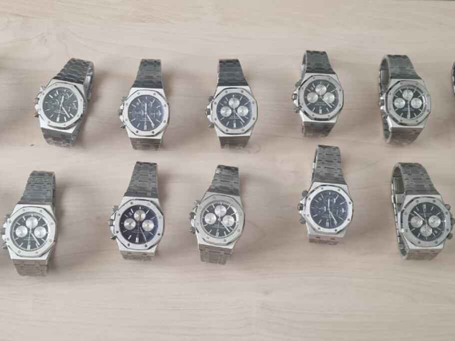 Algunos de los relojes incautados