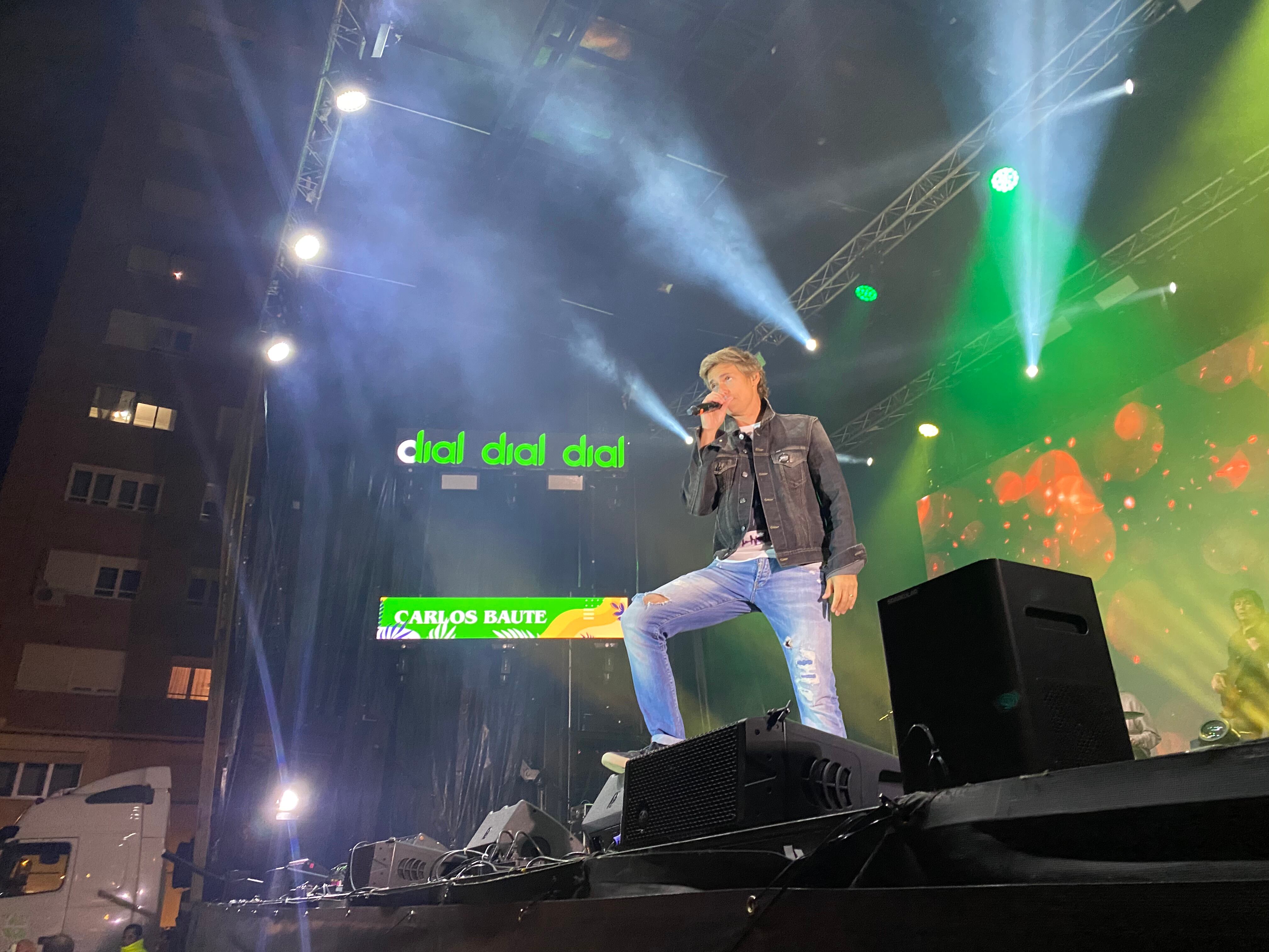 La gira de Cadena Dial llena la Plaza de España arnedana con un macro concierto apadrinado por Carlos Baute