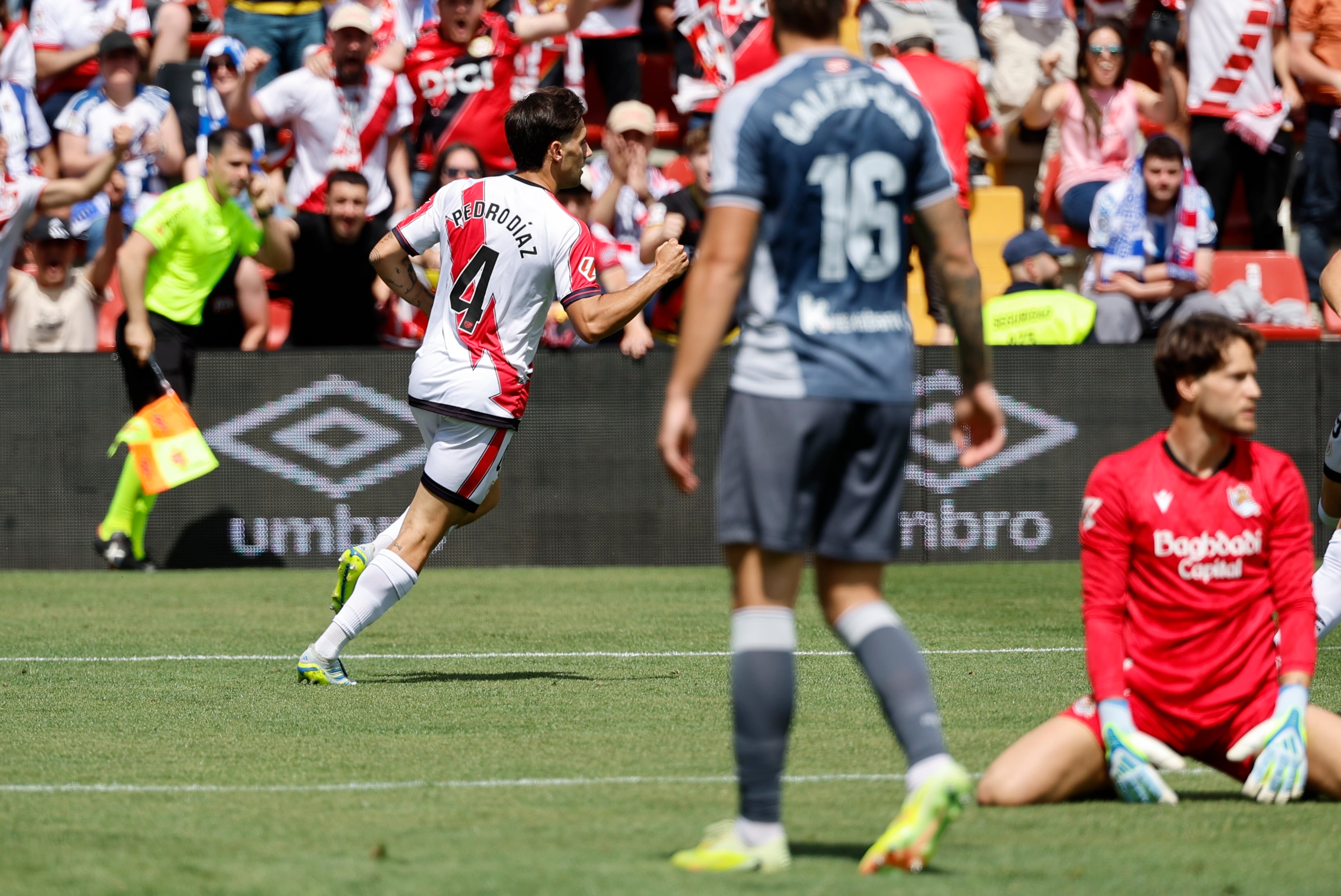 MADRID, 26/04/2026.- El delantero del Rayo Pedro Díaz (4) reacciona durante el partido de LaLiga entre el Rayo Vallecano y la Real Sociedad celebrado en el estadio de Vallecas enMadrid, este domingo. EFE/Mariscal