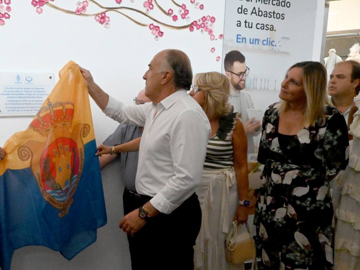 El 'Ingeniero Torroja' de Algeciras descubre una placa en homenaje a Manuel Sánchez Arcas