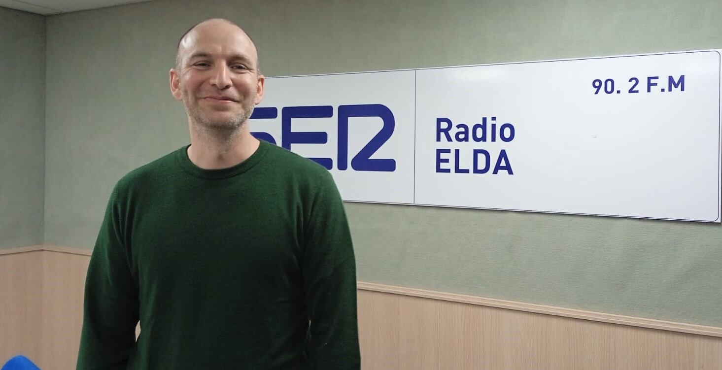 Mario Rico de la Rosa, en el estudio de Radio Elda SER