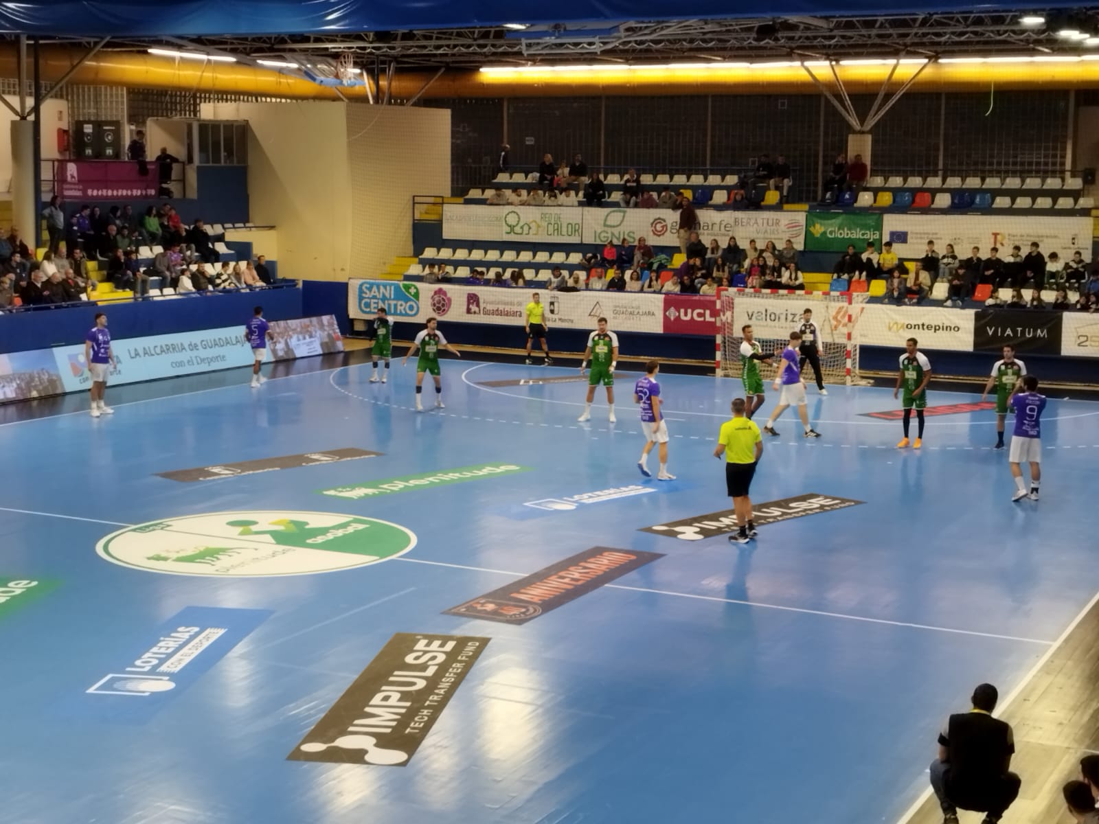 Bada Huesca en una de sus visitas a la pista del BM Guadalajara