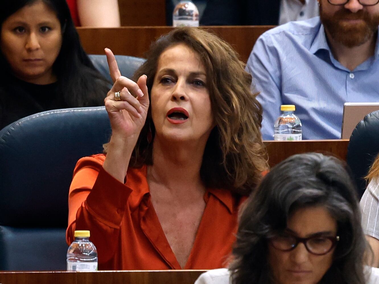 La diputada de Más Madrid Carla Antonelli interviene en el debate de investidura de la candidata del PP a presidir la Comunidad de Madrid, Isabel Díaz Ayuso. EFE/ J.J.Guillen