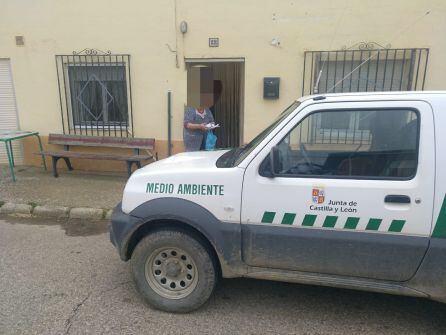 Los habitantes del medio rural han recibido medicinas y productos de primera necesiad gracias a la labor de los agentes medioambientales