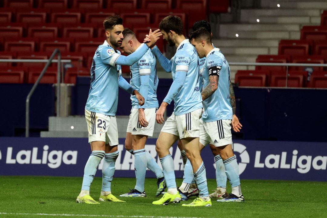 Facundo Ferreyra celebra el gol marcado all Atlético con el resto de sus compañeros