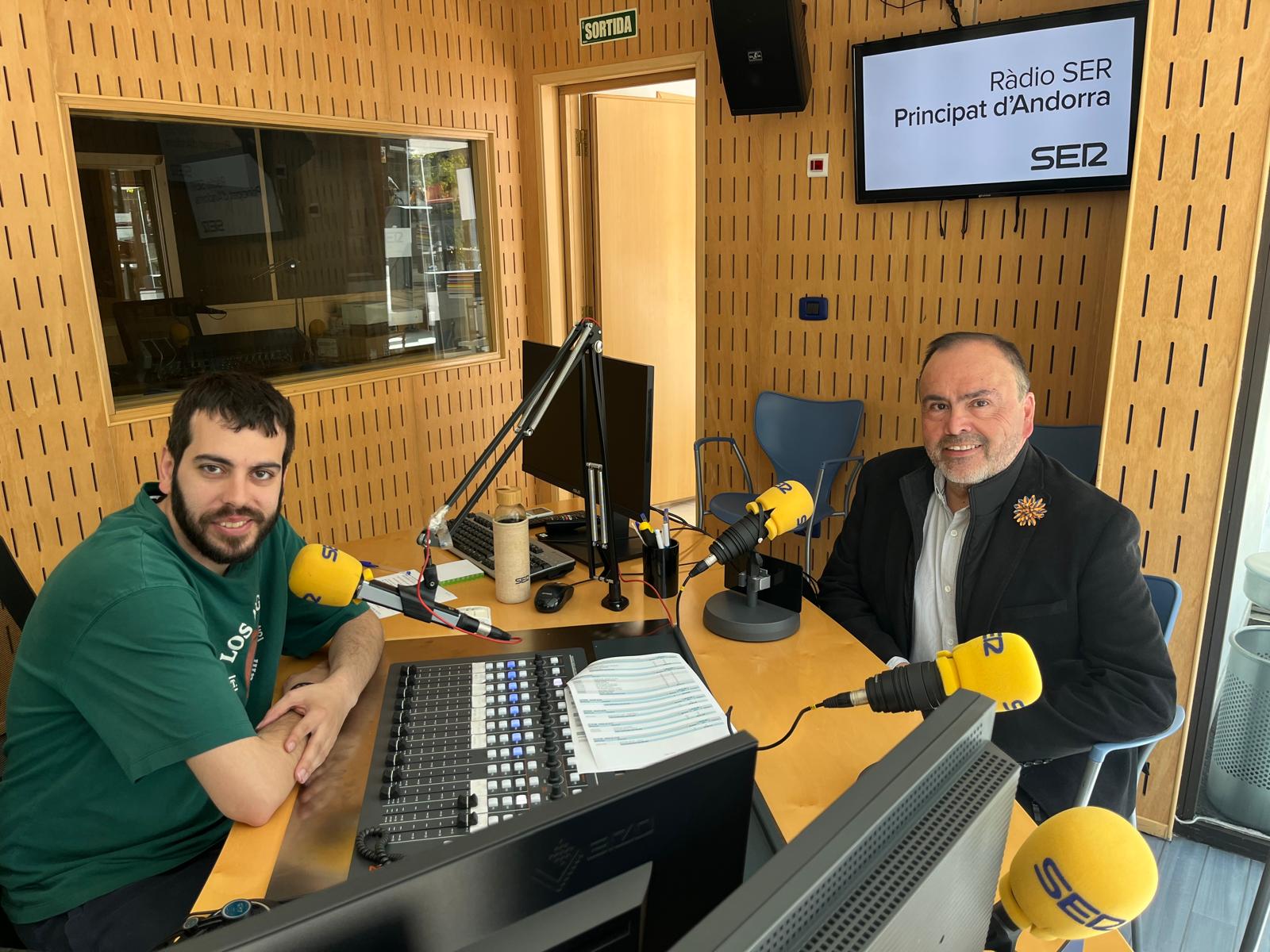 Visita de Felip Gallardo, com a president del VPC, als estudis de Prat de la Creu
