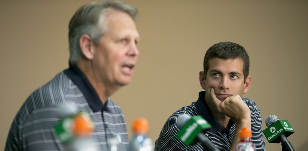 Brad Stevens y Danny Ainge, durante una rueda de prensa