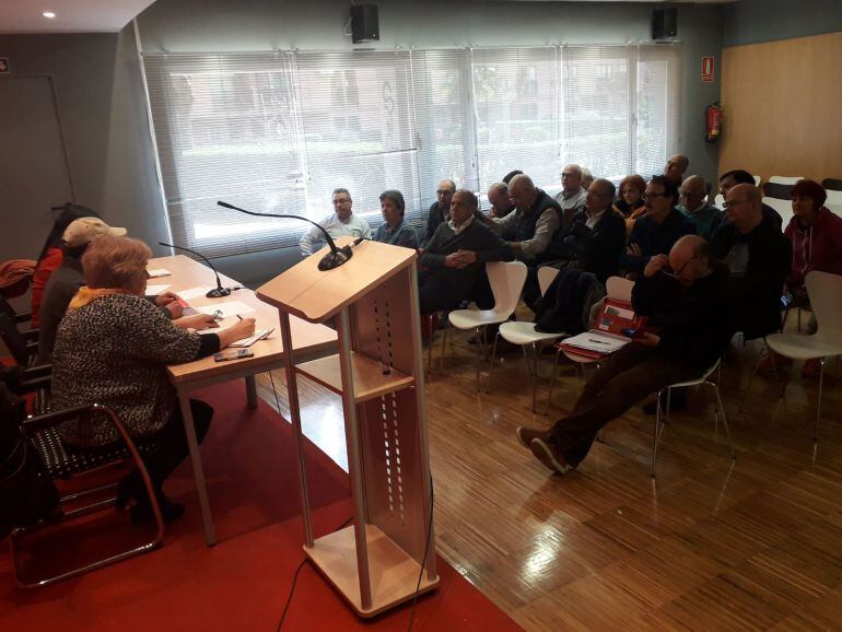 Reunión de Izquierda Socialista en Medina del Campo previa a la asamblea del sábado