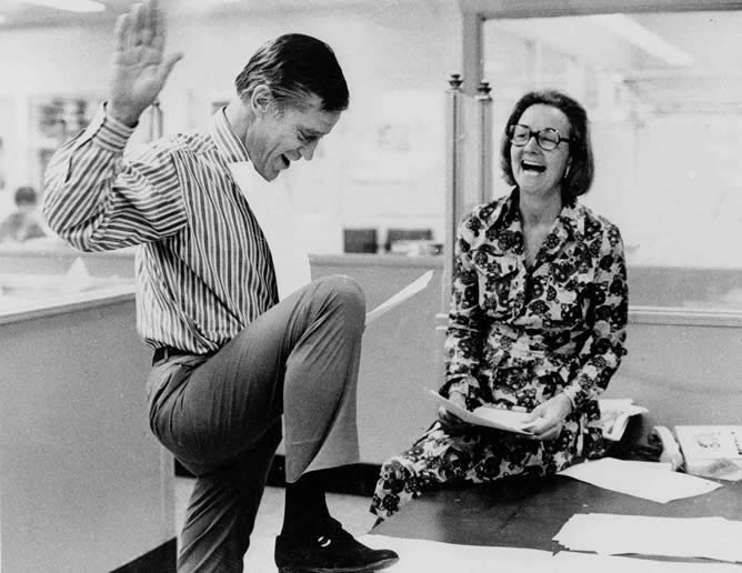 Ben Bradlee y Katharine Graham, en la redacción del The Washington Post