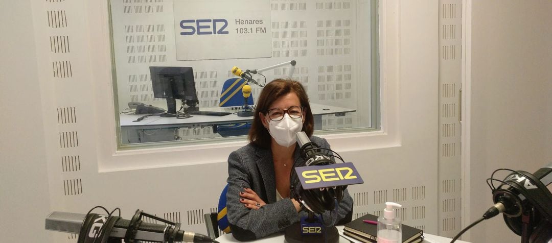 María Aranguren en los estudios de SER Henares. 