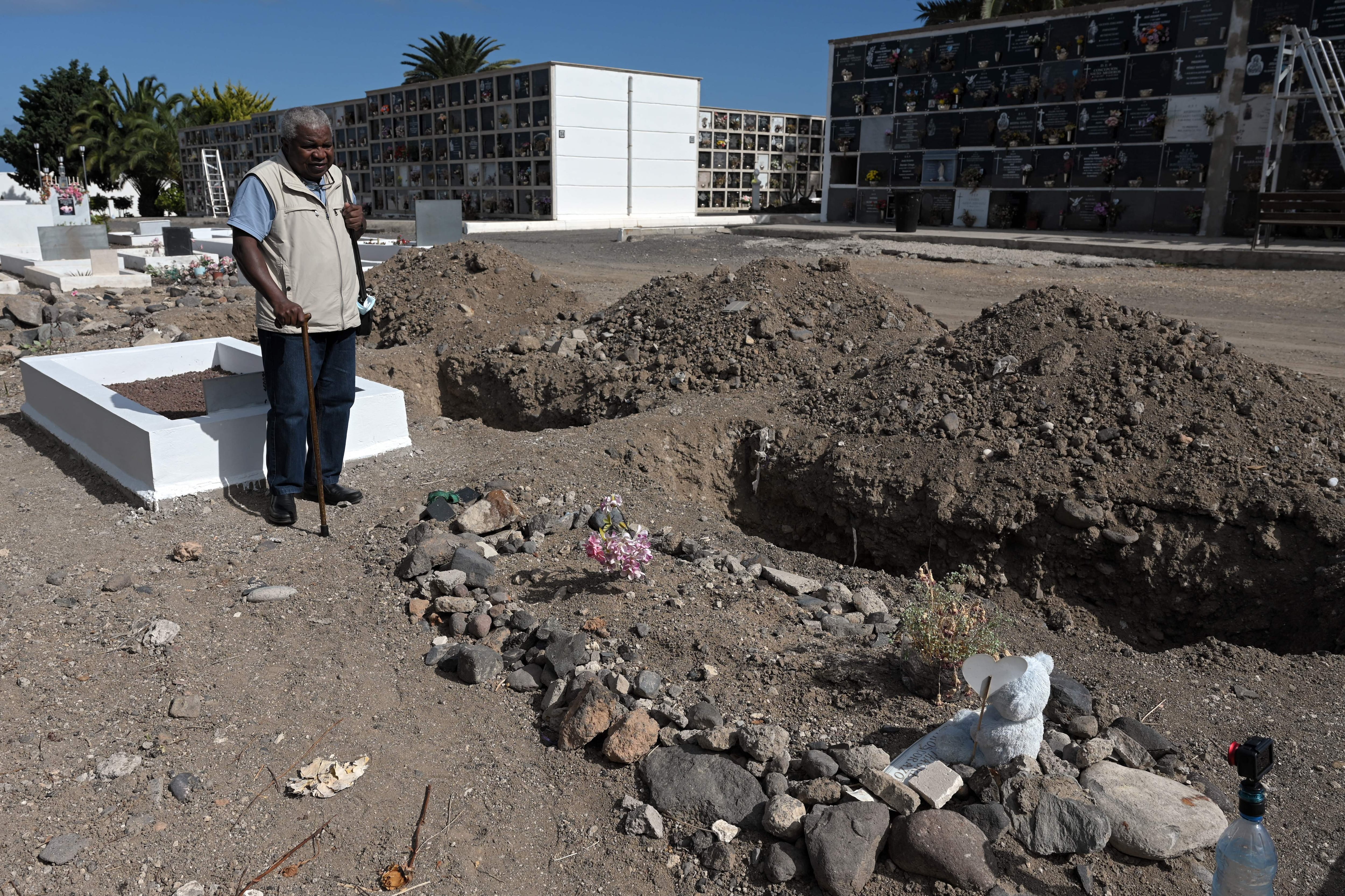 Teodoro Bondyale, federación de asociaciones de africanos en Canarias en el cementerio de San Lázaro en Las Palmas de Gran Canaria