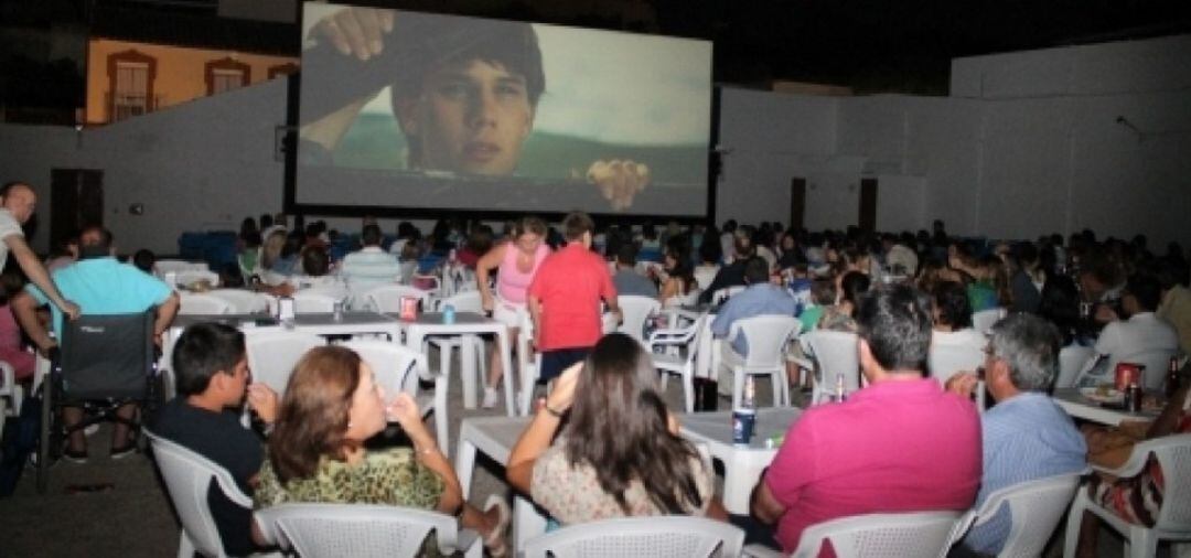 El cine de verano de Tomares no abrirá este año tras 55 años de actividad ininterrumpida