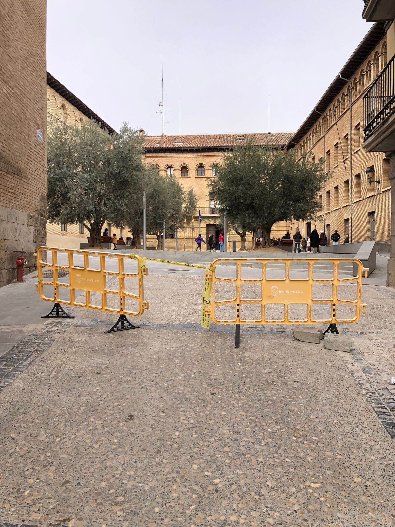 Acceso a la Plaza de la Constitución. Foto: PSOE Barbastro