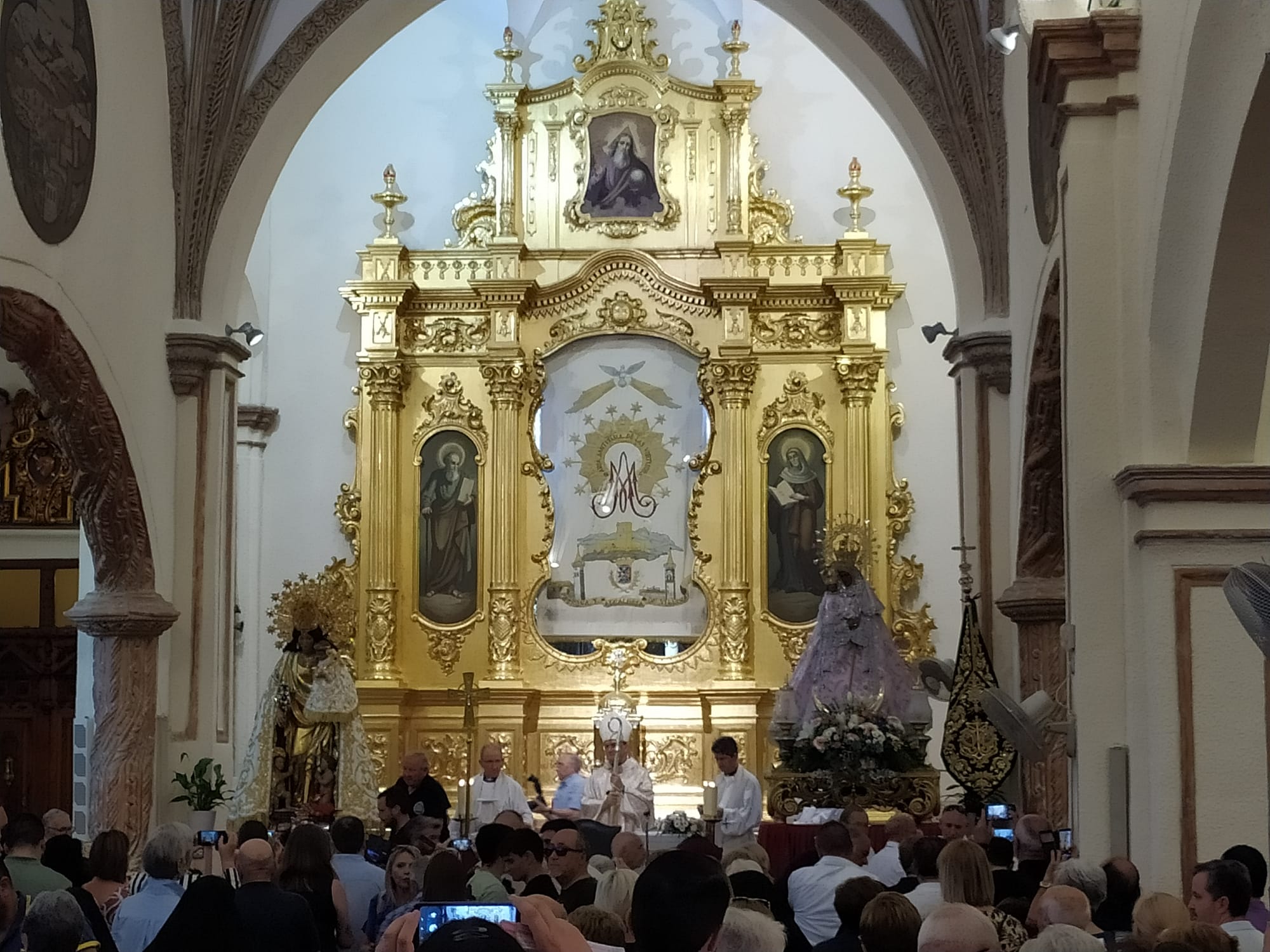 Interior del templo del Santuario