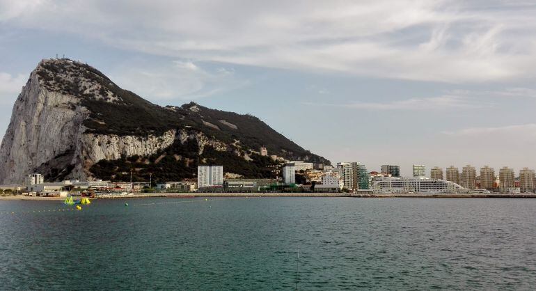 Vista de Gibraltar desde el Puerto Marina Alcaidesa.