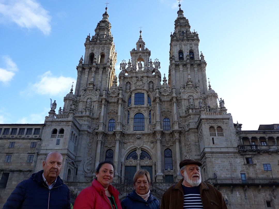 Verónica Cabanillas en la PLaza del Obradoiro con la Catedral al fondo