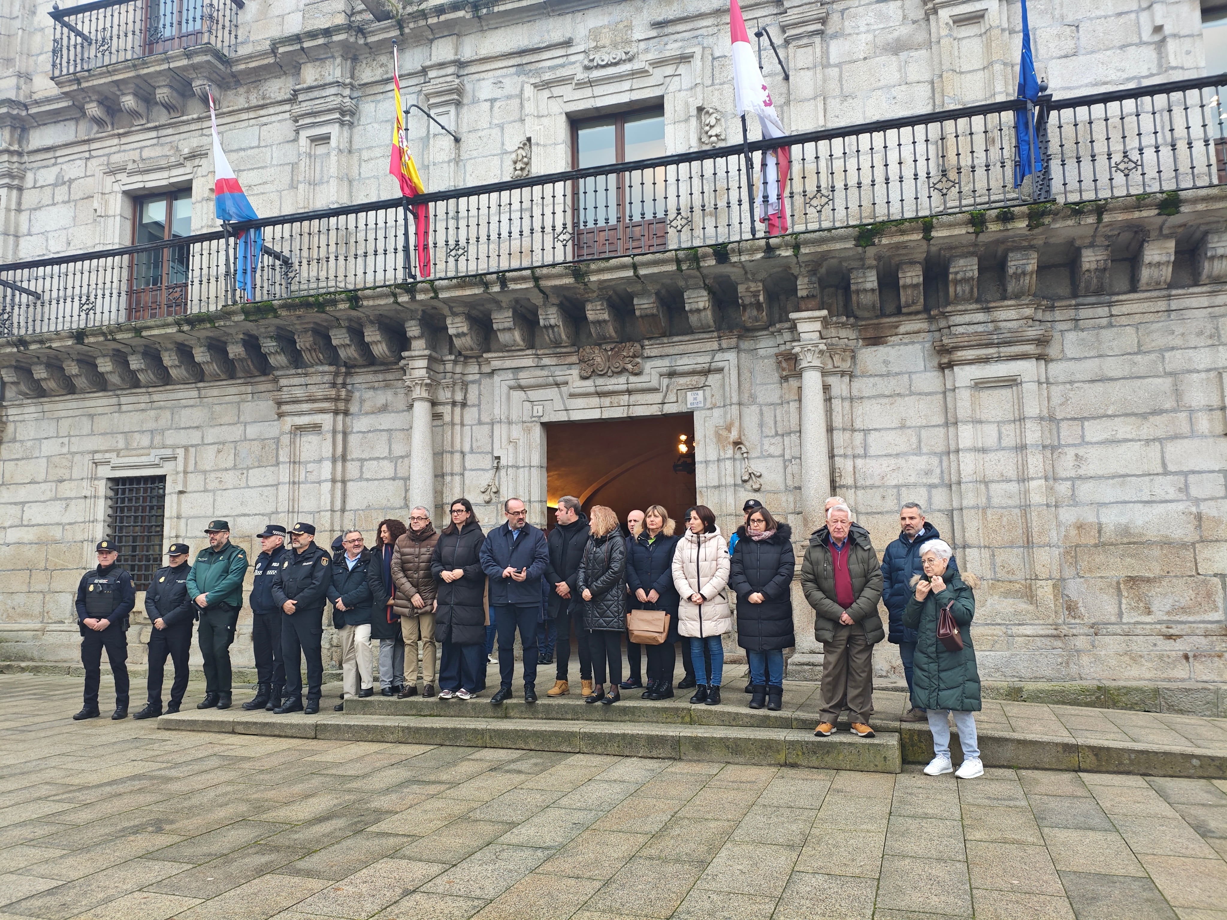 Concentración delante del Ayuntamiento